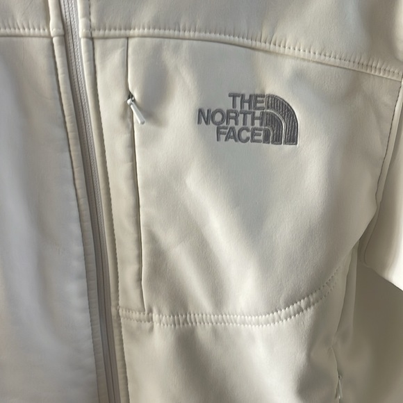 The north Face white jacket. Women small - Picture 2 of 5